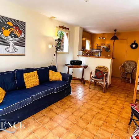 Villa Mas 3 Pieces Avec Piscine Et Jardin *